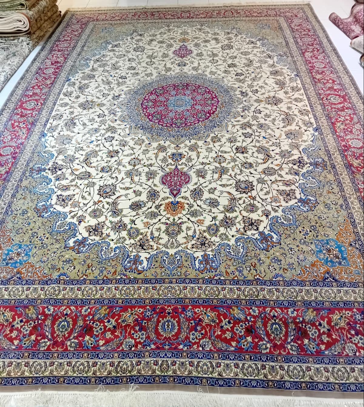 سجادة إيرانية يدوية فاخرة من أصفهان بخيوط الصوف والحرير، جودة عالية view 2