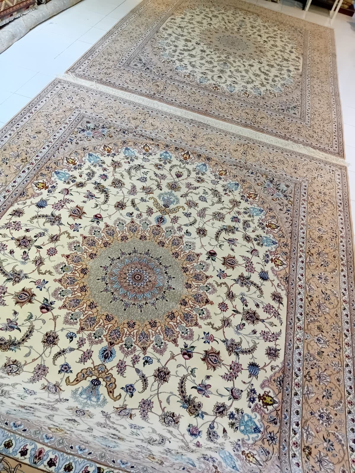 سجادة أصفهان اليدوية من الصوف والحرير — سجادة فارسية فاخرة view 9