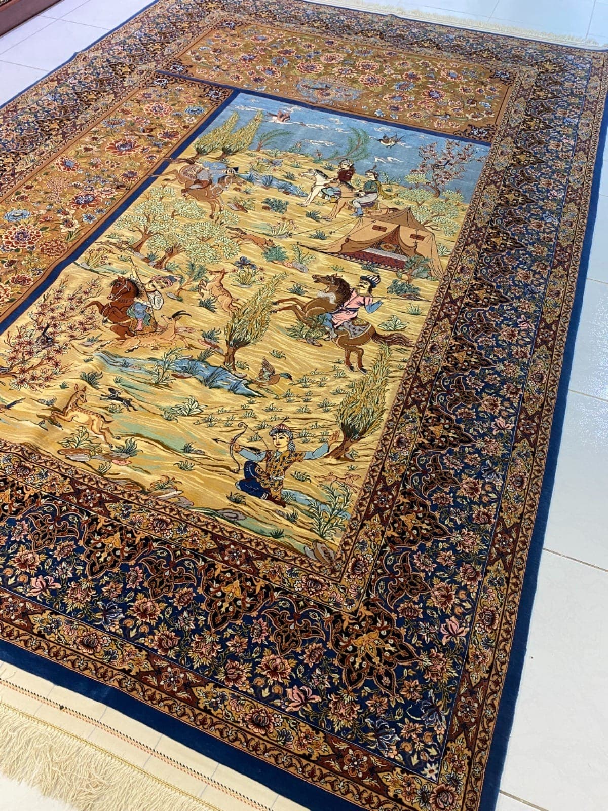 سجادة فارسية أصفهانية يدوية الصنع من مهدي سعيدي في الشارقة، الإمارات view 4
