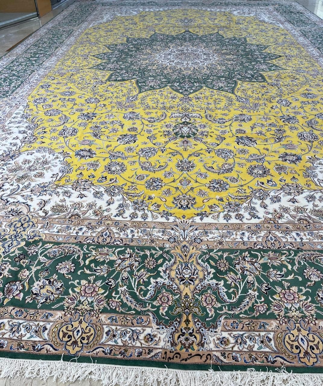 سجادة نائين إيرانية منسوجة يدوياً من الصوف والحرير – 5.00م × 8.00م، الفخامة الفارسية في الشارقة view 2