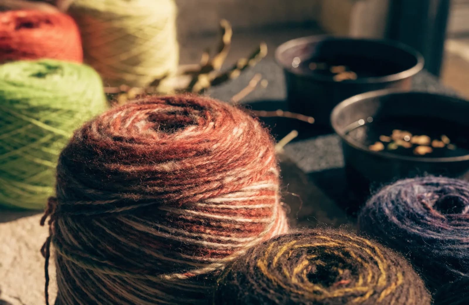 Natural vs Synthetic Dyes in Persian Carpets: A Buyer's Guide
