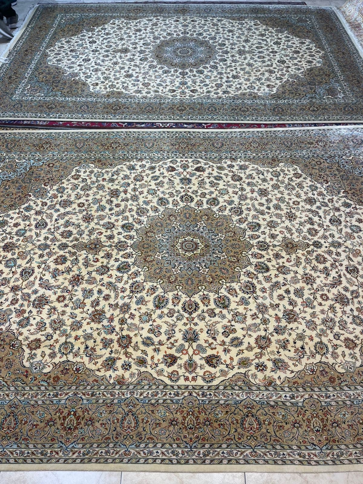 سجادة كاشان الفارسية الحريرية (المرجع 5750) – 2.10m x 3.12m، أناقة يدوية الصنع في الشارقة view 4