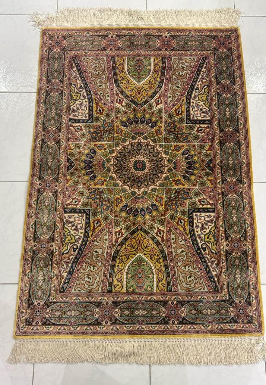 Hand-knotted Tabriz pure silk carpet, 1.50 × 1.00 m, on the Al Malakia showroom floor