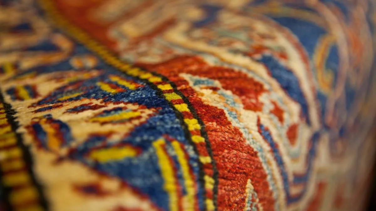 A Hub for Persian Rug Trade in the Middle East
